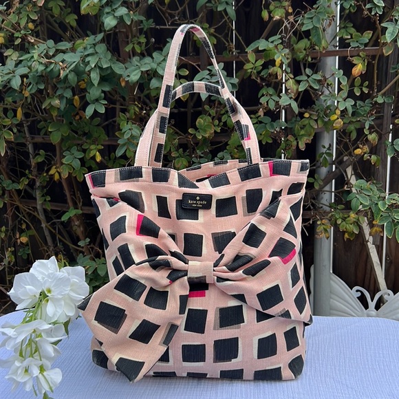 kate spade Handbags - Kate Spade New York On Purpose Pastry Pink Canvas Tote.💓